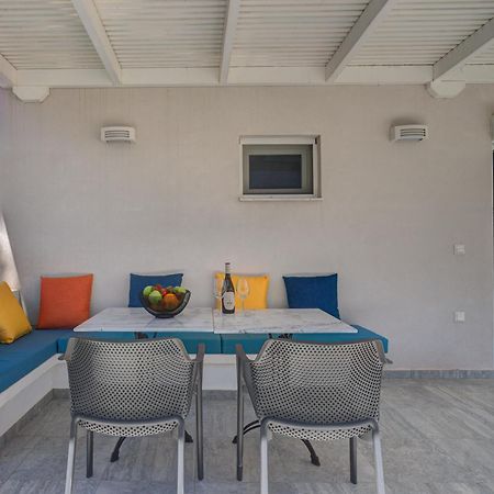 Molos Beachfront Apartments In Diakopto Ngoại thất bức ảnh