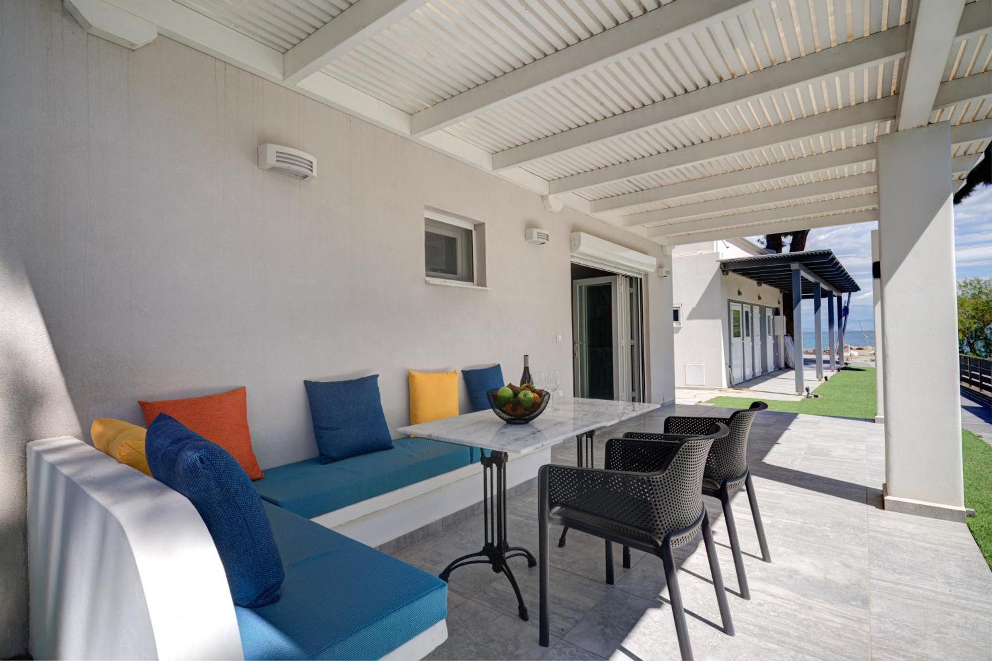 Molos Beachfront Apartments In Diakopto Ngoại thất bức ảnh