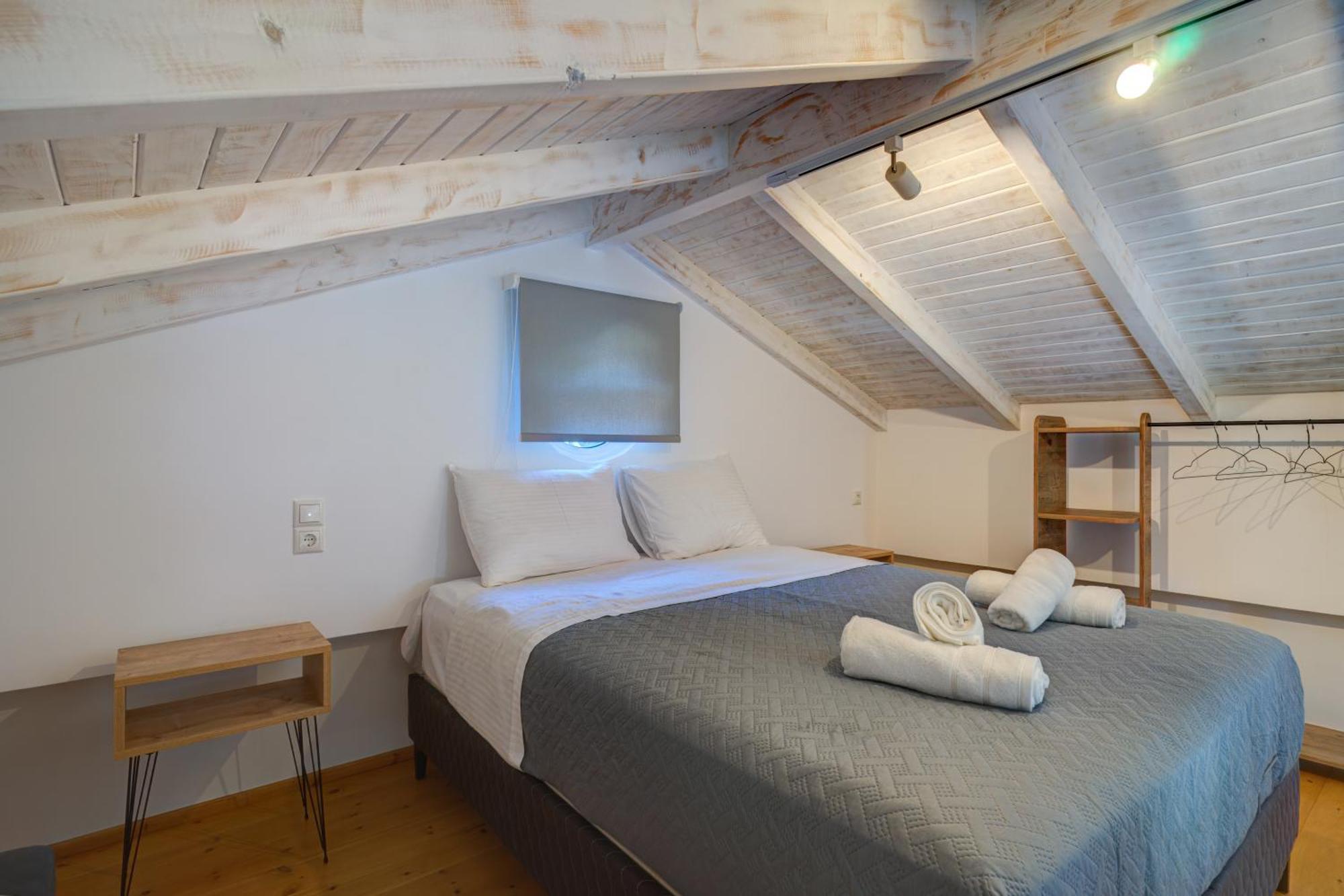 Molos Beachfront Apartments In Diakopto Ngoại thất bức ảnh