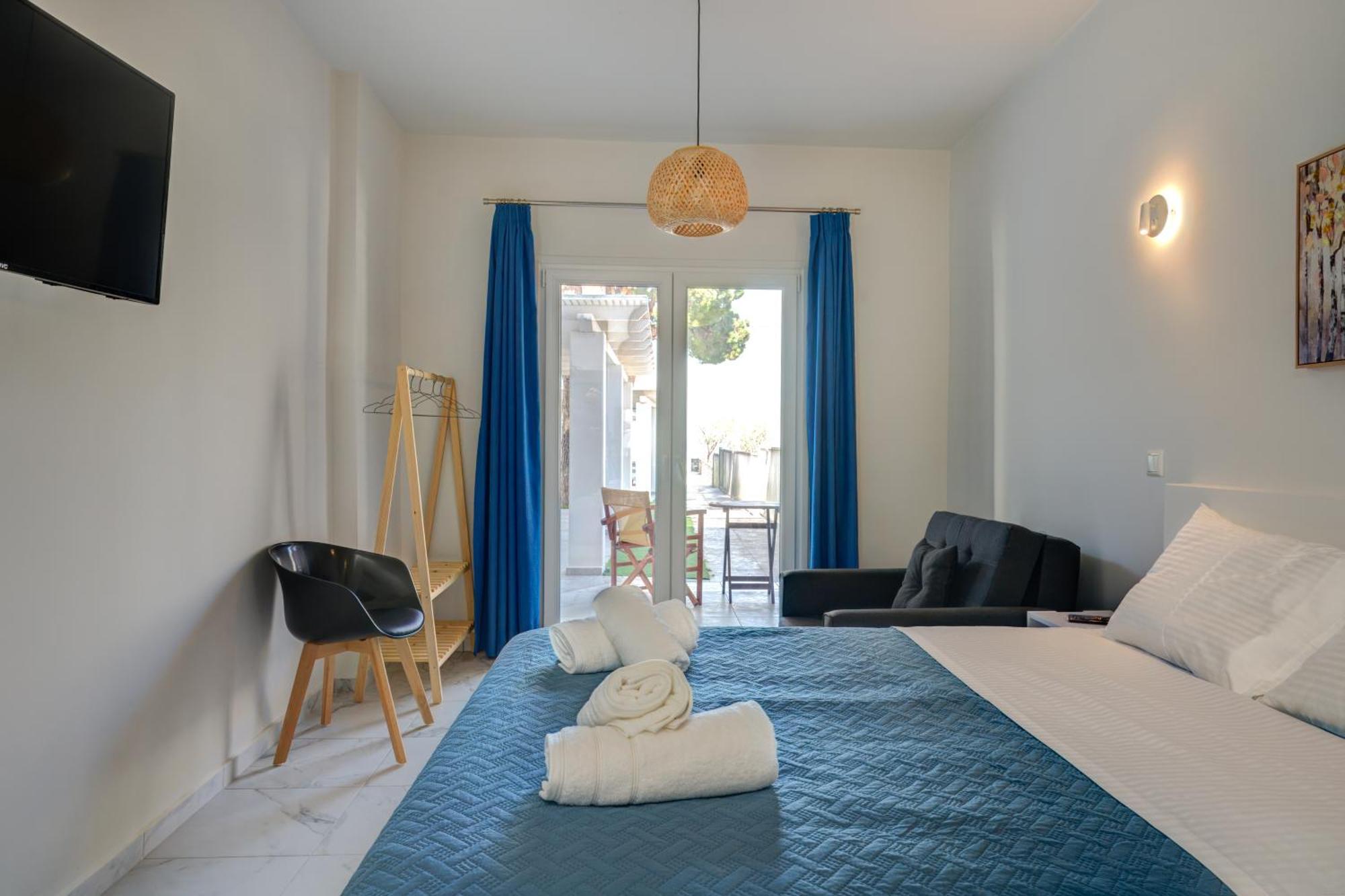 Molos Beachfront Apartments In Diakopto Ngoại thất bức ảnh