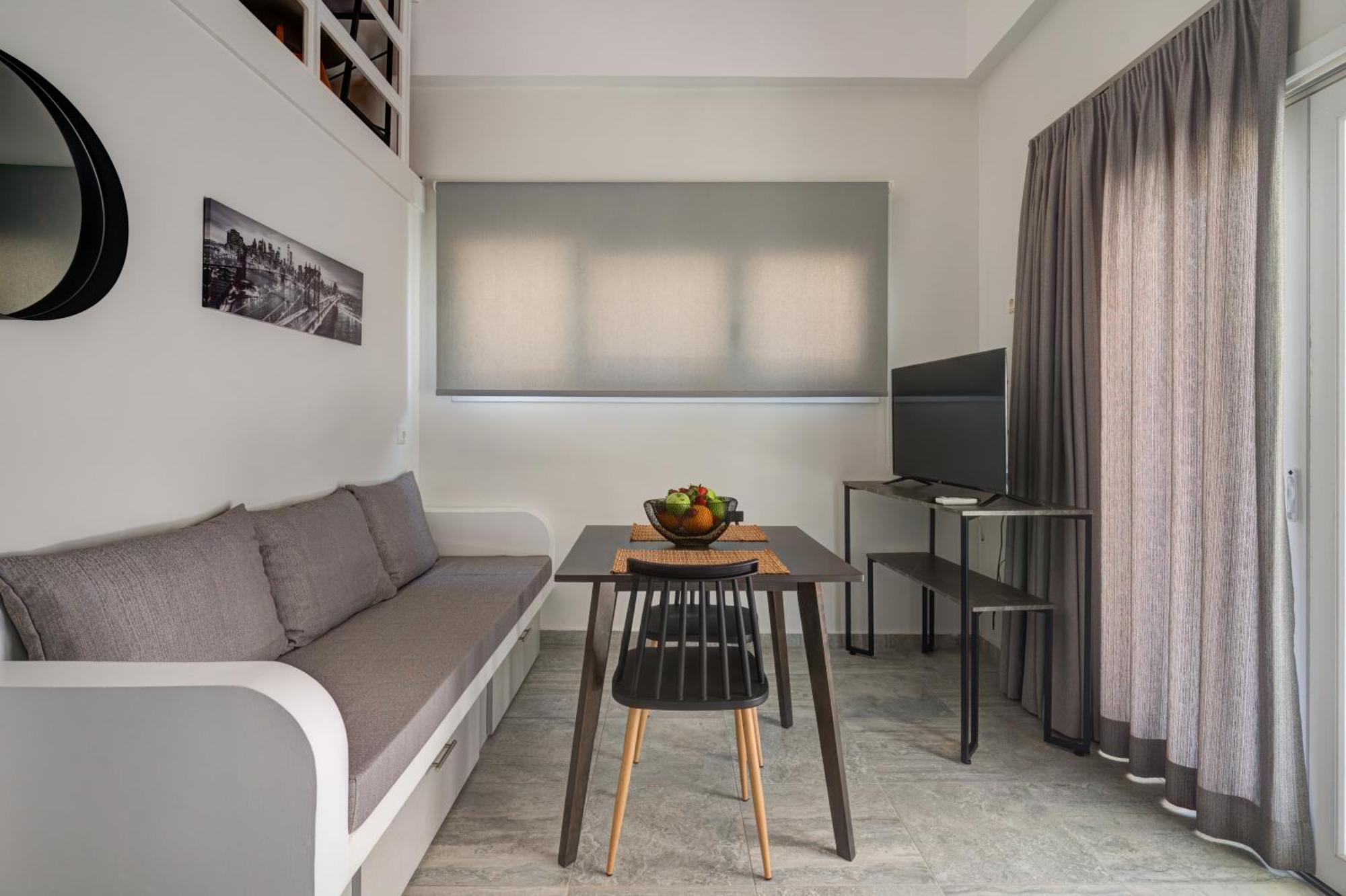 Molos Beachfront Apartments In Diakopto Ngoại thất bức ảnh