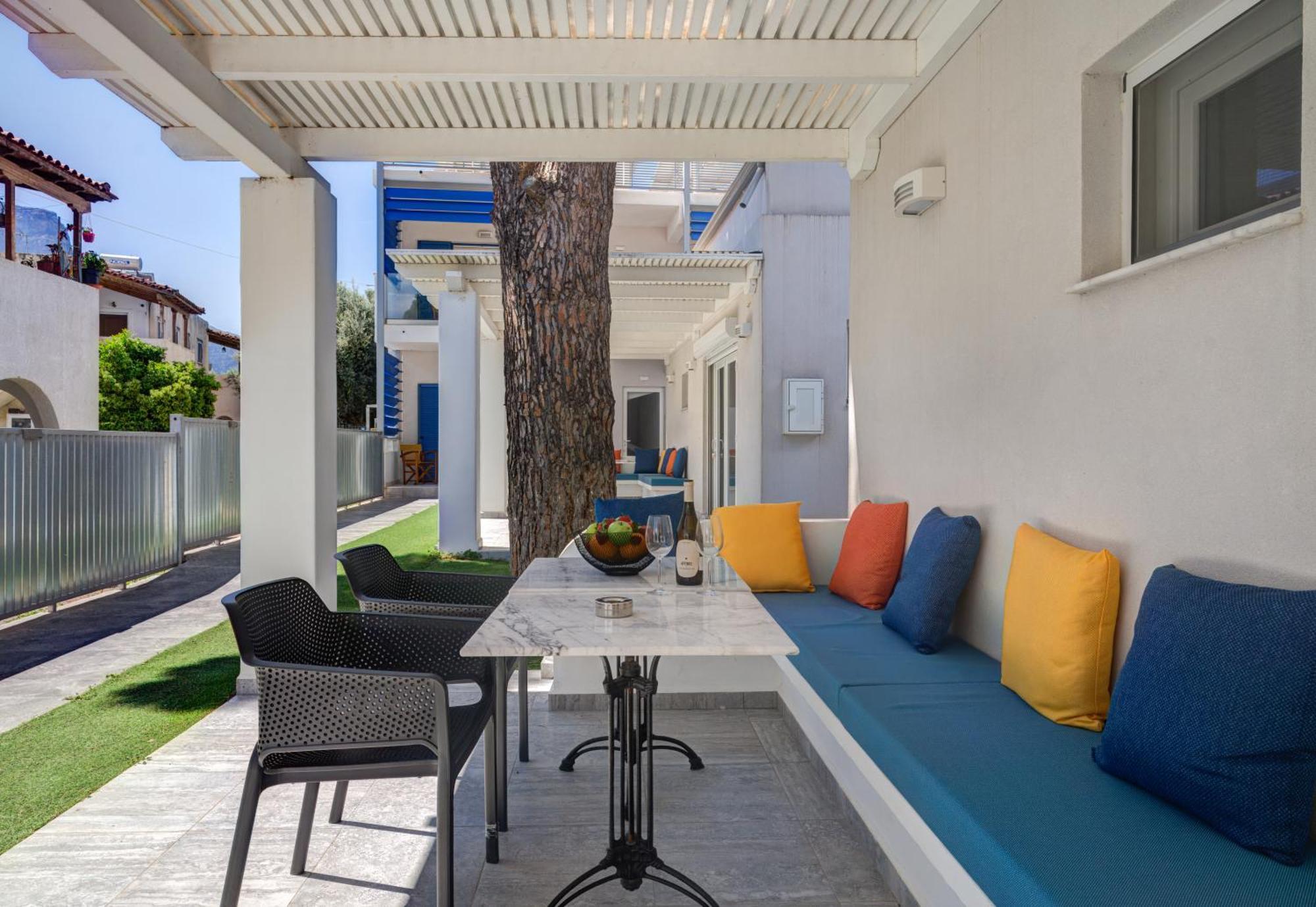 Molos Beachfront Apartments In Diakopto Ngoại thất bức ảnh