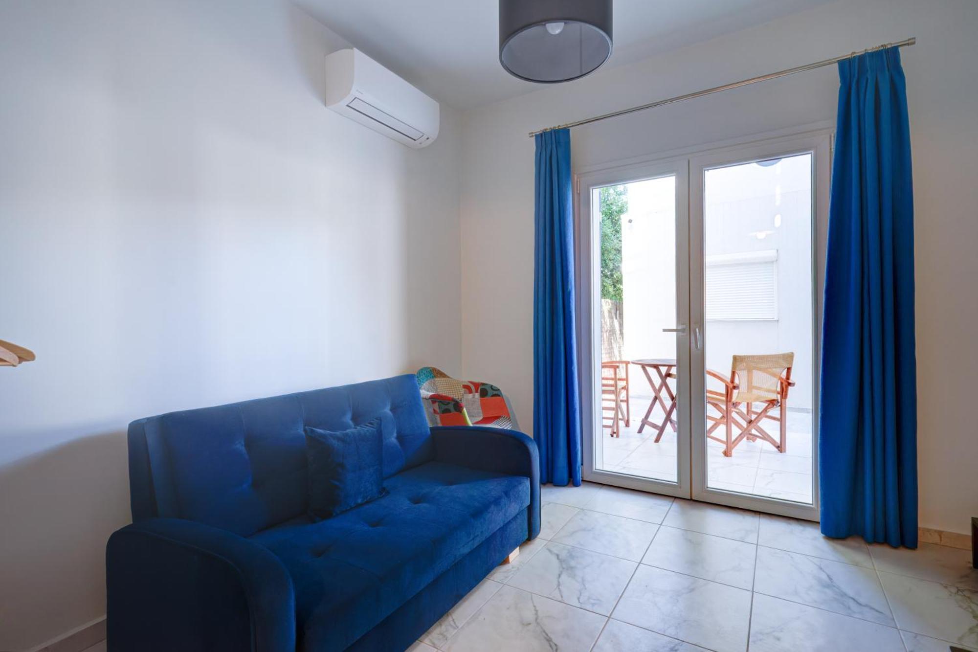 Molos Beachfront Apartments In Diakopto Phòng bức ảnh