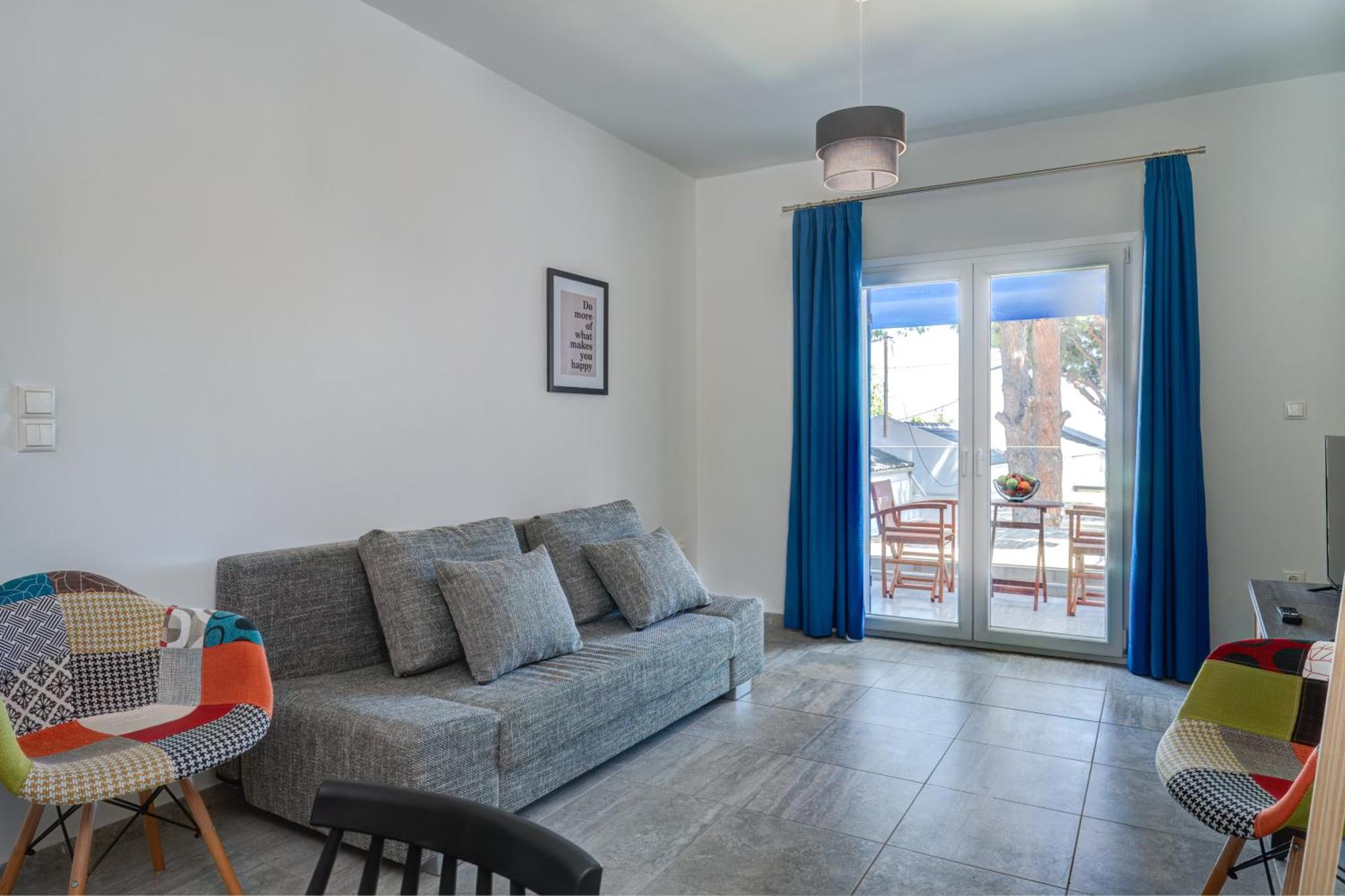 Molos Beachfront Apartments In Diakopto Phòng bức ảnh