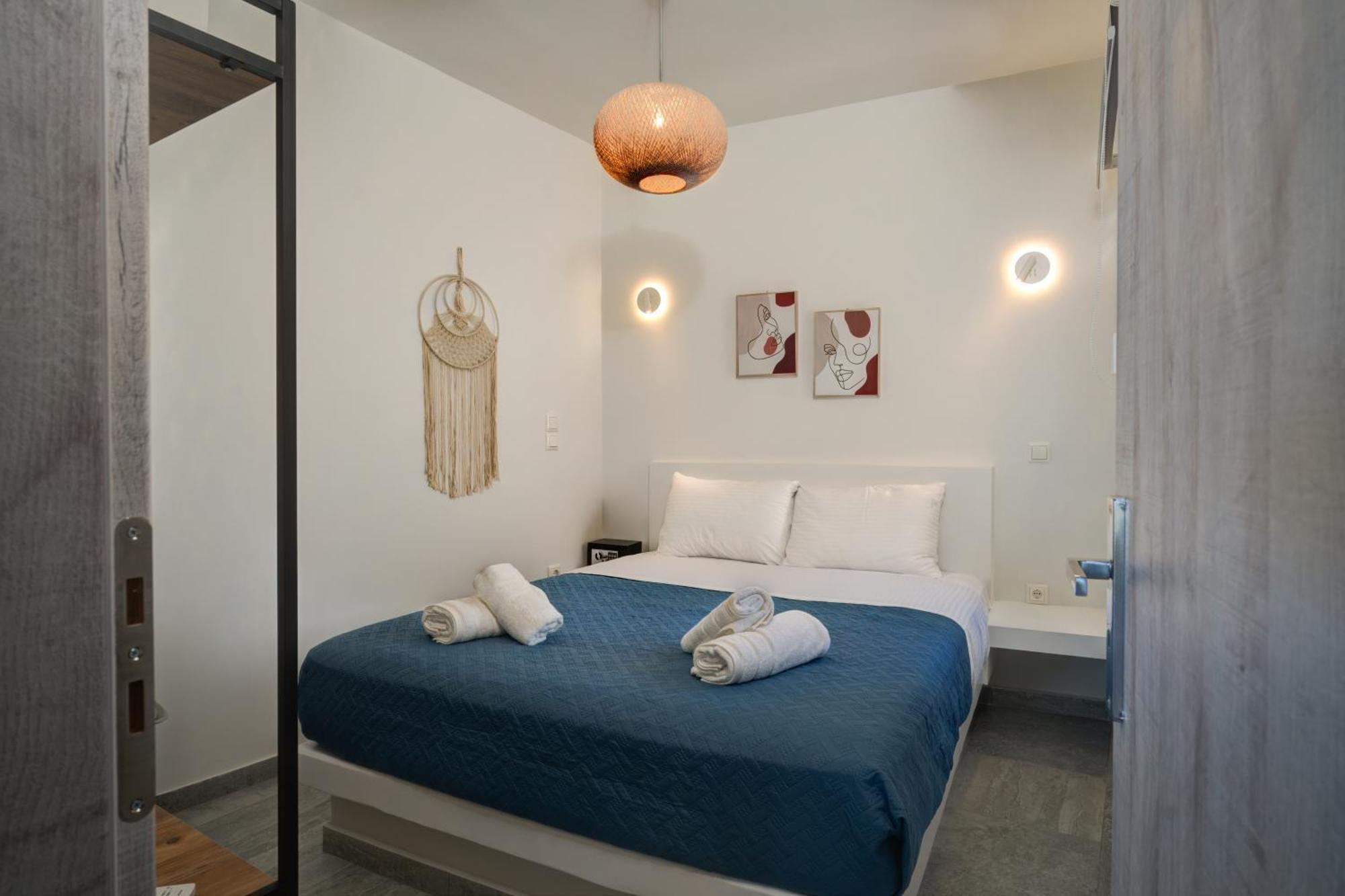 Molos Beachfront Apartments In Diakopto Phòng bức ảnh